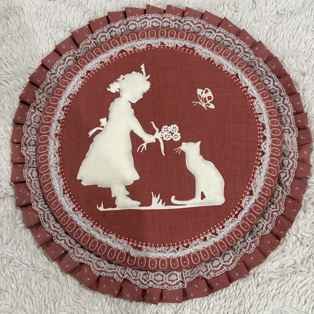 Puffy Child & Cat Silhouette Embroidery Hoop Layered Lace Ruffled Wall Hanging - Picture 3 of 7